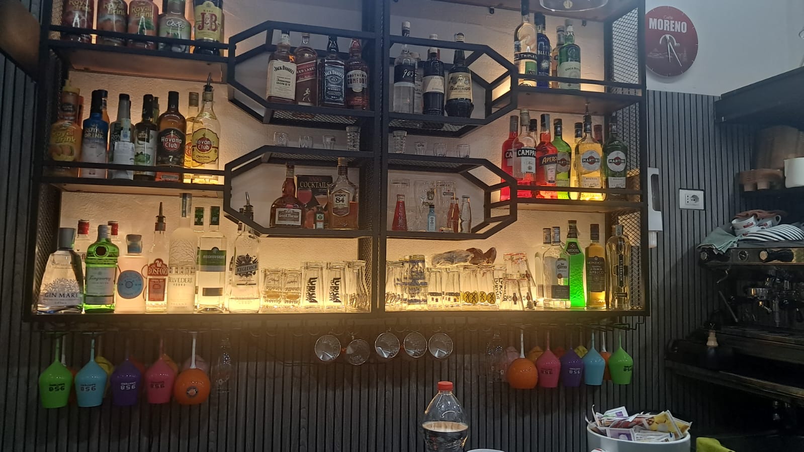 Rewind Bar - Vintage Gastronomy & Craft Cocktails